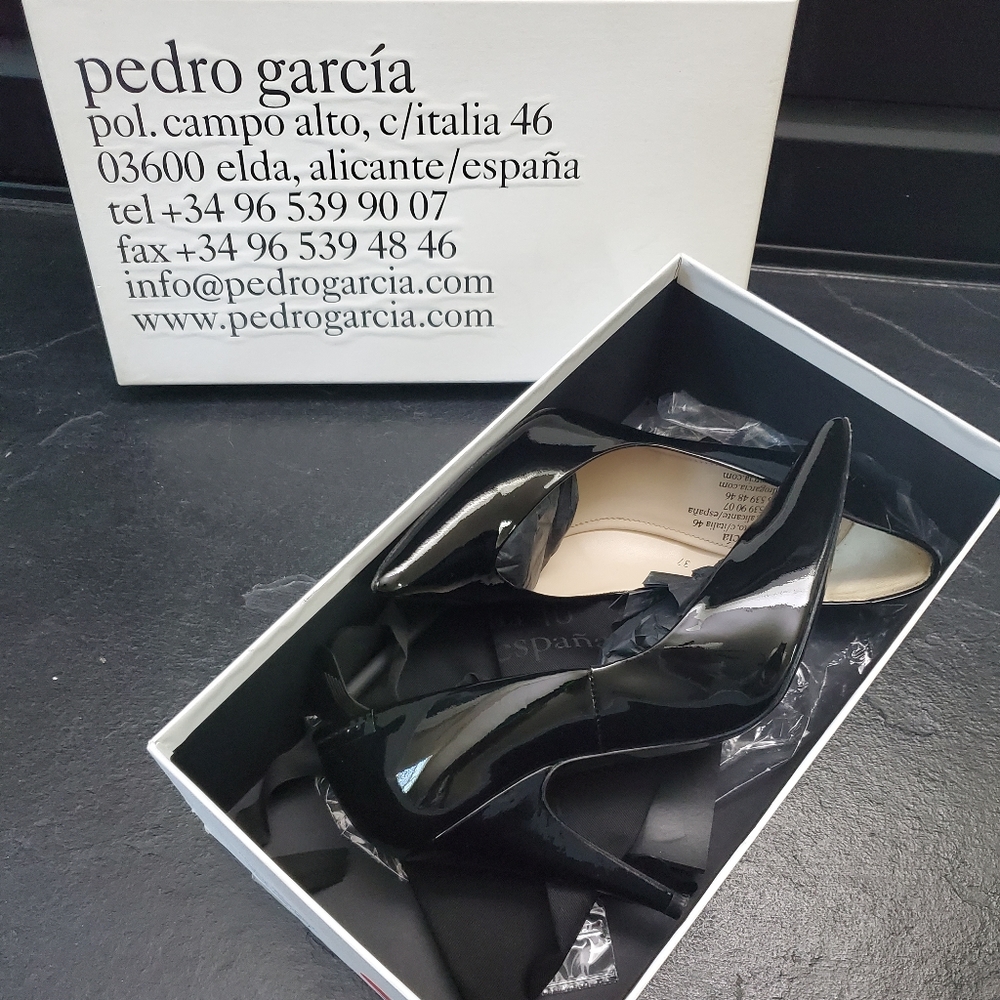 Black Pumps